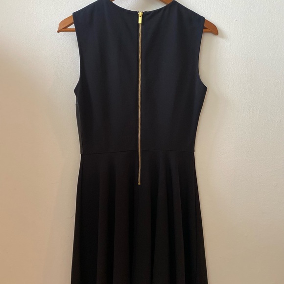 Diane Von Furstenberg Leather Jeannie Two Dress size 6. - Picture 6 of 11